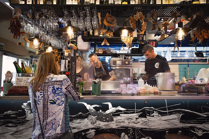 Mercat Negre: Tiny Counter, Big Food