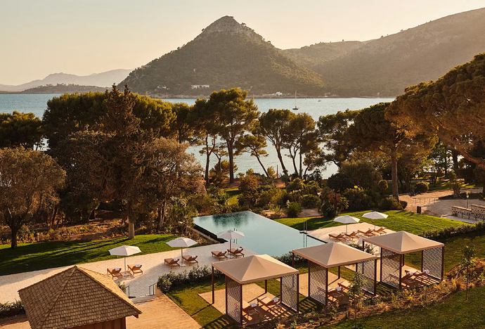Hotel Formentor, The Story of a Myth